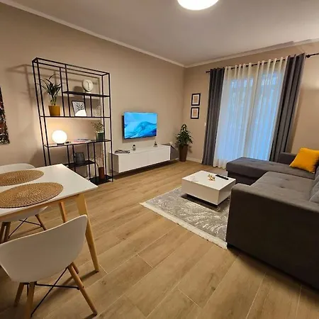 Brian's In 2 Apartment