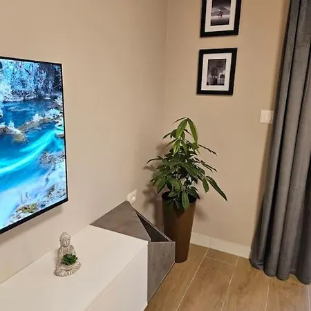 Brian's In 2 Apartment