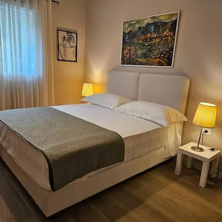 Brian's In 2 * Tirana